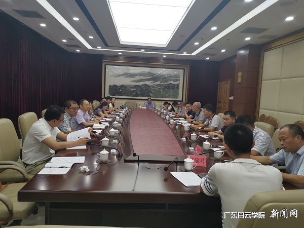 陈华钢院长一行与兴宁市常委蓝蓝副市长及相关局领导进行座谈会.jpg 陈华钢院长一行与兴宁市常委蓝蓝副市长及相关局领导进行座谈会.jpg