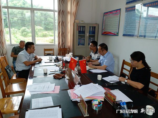 陈华钢院长一行与华新村李记书记进行深入交流.jpg 陈华钢院长一行与华新村李记书记进行深入交流.jpg